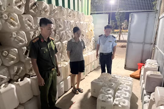 Ninh Bình: Xử phạt hộ kinh doanh 400 lít rượu không rõ nguồn gốc