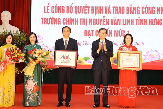 Hưng Yên: Trường Chính trị Nguyễn Văn Linh đón Bằng công nhận đạt chuẩn mức 1