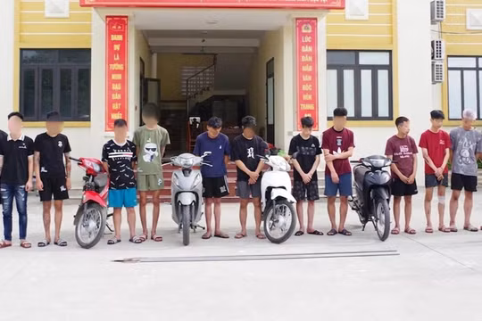 Triệu tập, điều tra 16 đối tượng mang theo hung khí, hò hét gây mất an ninh trật tự 