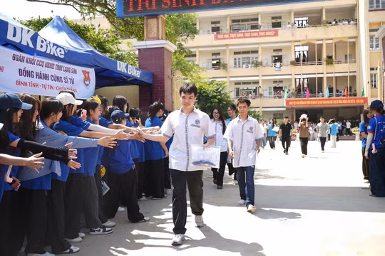 Lạng Sơn: Tỷ lệ thí sinh dự thi trong ngày đầu Kỳ thi tốt nghiệp THPT 2026 đạt hơn 99,5%