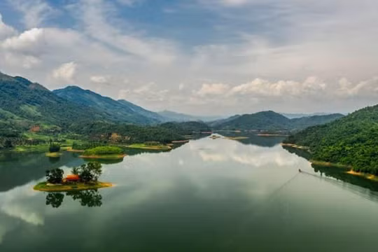 Bắc Ninh: Chấp thuận chủ trương đầu tư dự án Điện mặt trời hồ Đá Ong và hồ Cầu Rễ hơn 870 tỷ đồng