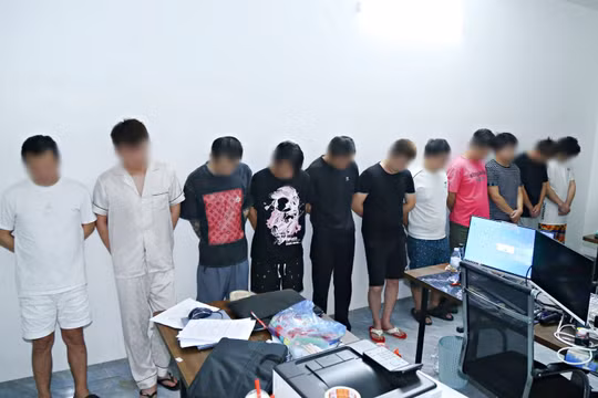 Bắt giữ 11 người Trung Quốc lập sàn đầu tư giả, lừa đảo trên không gian mạng