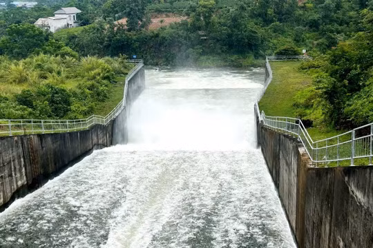 Thái Nguyên: Xả nước qua tràn hồ Núi Cốc từ 14h ngày 17/9