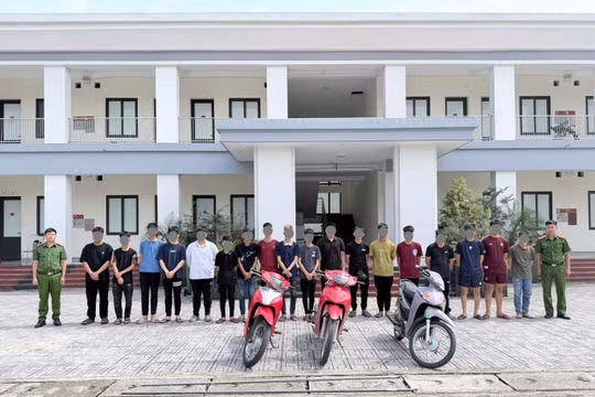 Hàng chục thanh thiếu niên tụ tập chạy xe tốc độ cao, mang hung khí gây rối trật tự công cộng ở Hưng Yên