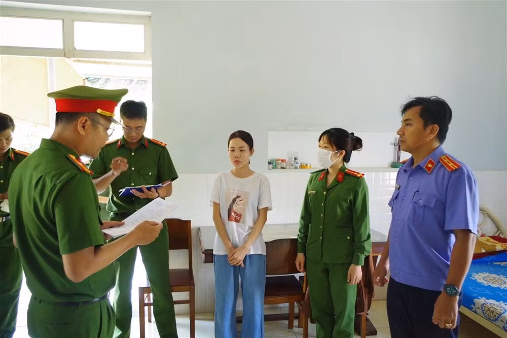 hot girl ninh thuan gia doanh nhan thanh dat de lua dao hinh 1