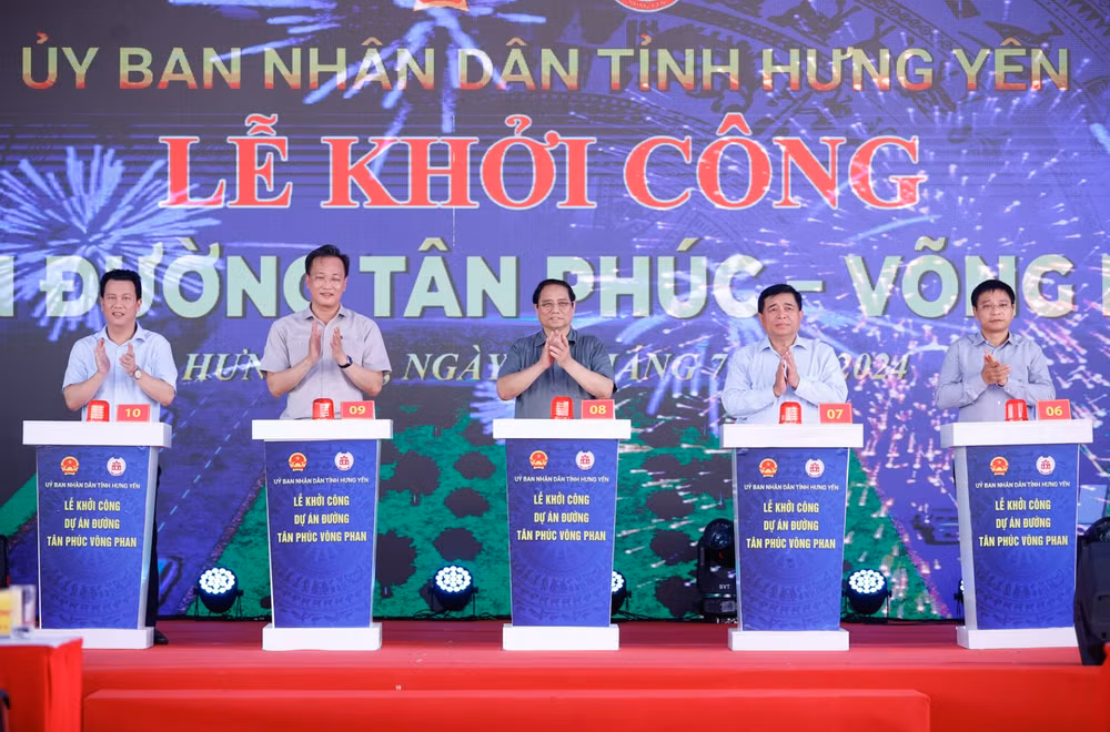 khoi cong tuyen duong pha the doc dao cua 3 huyen kho khan nhat tinh hung yen hinh 1