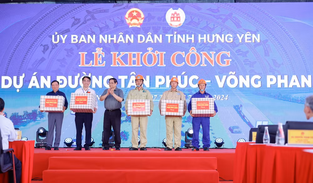 khoi cong tuyen duong pha the doc dao cua 3 huyen kho khan nhat tinh hung yen hinh 2
