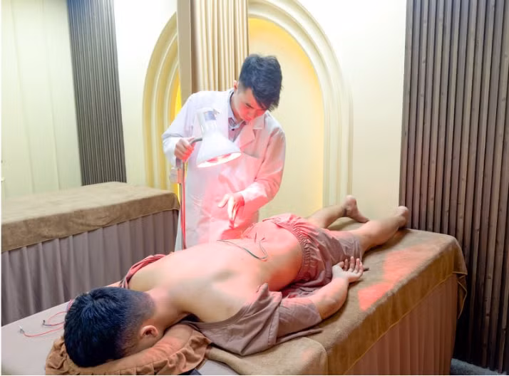 bac si nguyen dinh quat tam sang lam nen uy tin hang dau nganh co xuong khop hinh 1