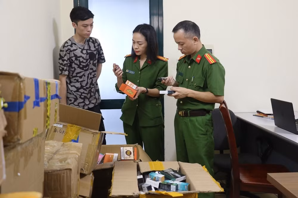 nghe an triet pha 3 co so thu giu hon 10000 san pham thuoc la dien tu hinh 1
