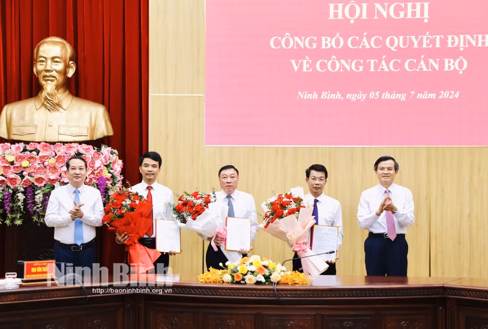 tinh uy ninh binh cong bo cac quyet dinh ve cong tac can bo cua ban bi thu trung uong dang hinh 1