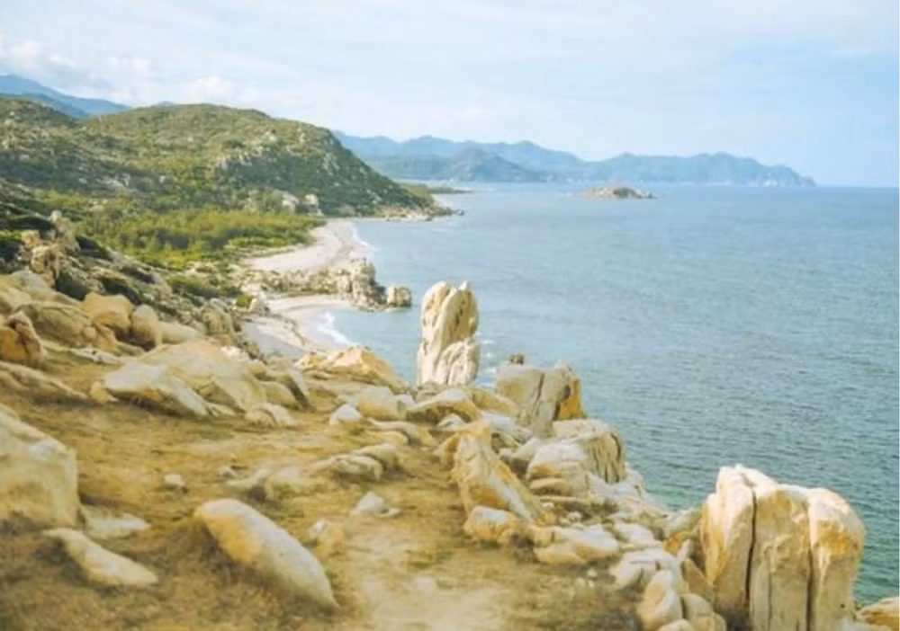 lac buoc trong the gioi hoang so tai cong vien da ninh thuan hinh 2