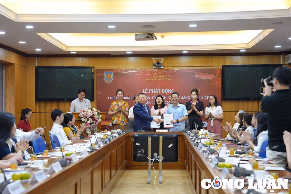 bao phap luat viet nam trien khai chuong trinh ton vinh guong sang phap luat lan iii hinh 3