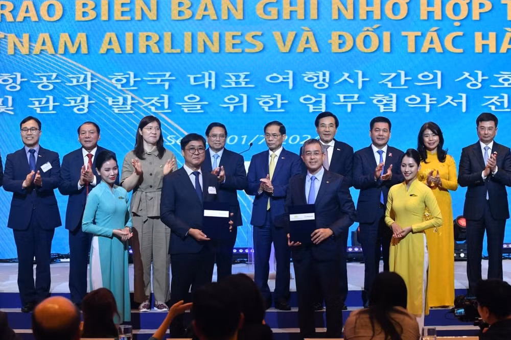 vietnam airlines ky niem 30 nam duong bay thang va chao don hanh khach thu 15 trieu giua viet nam han quoc hinh 2