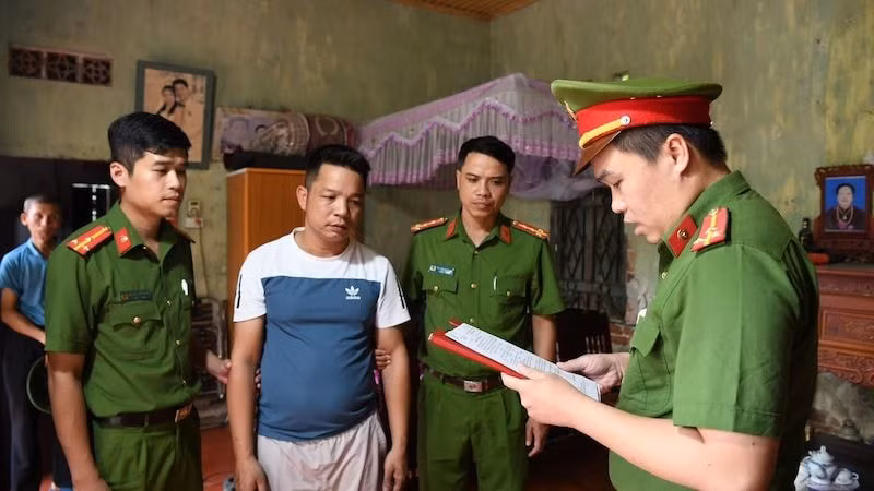 vu me va nguoi tinh bao hanh con ruot bat tam giam ke gay thuong tich chau be hinh 1