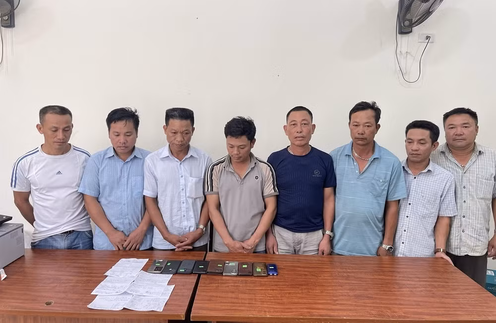 bat giu hang chuc doi tuong ca do bong da o nghe an hinh 1