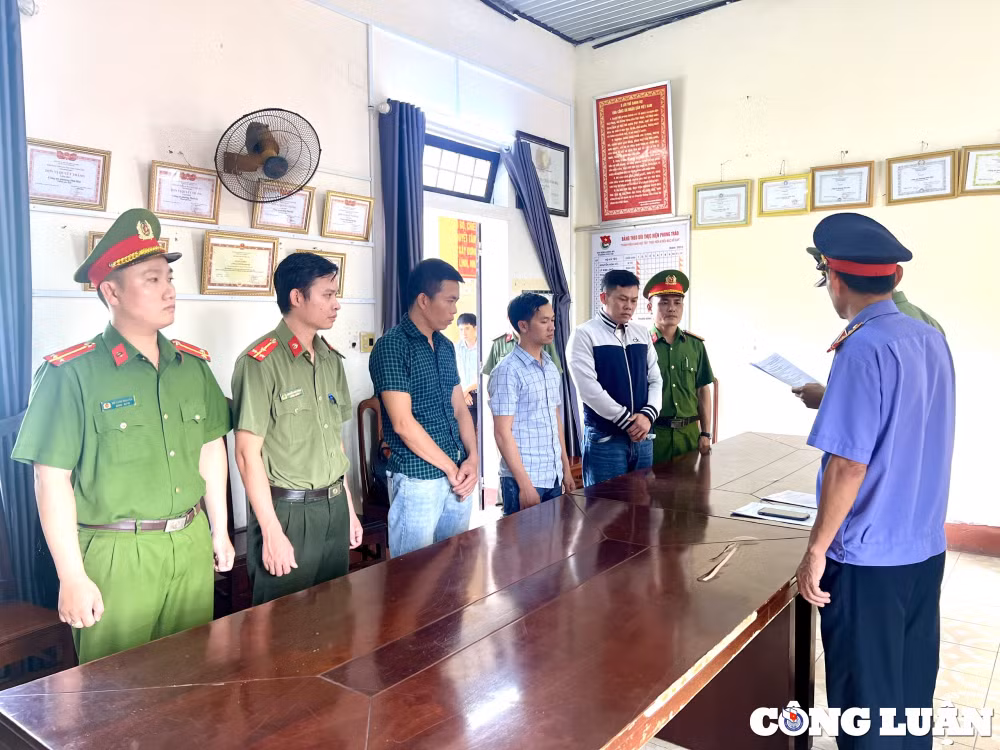 thua thien hue bat 3 doi tuong to chuc cho nguoi khac tron di nuoc ngoai hinh 1