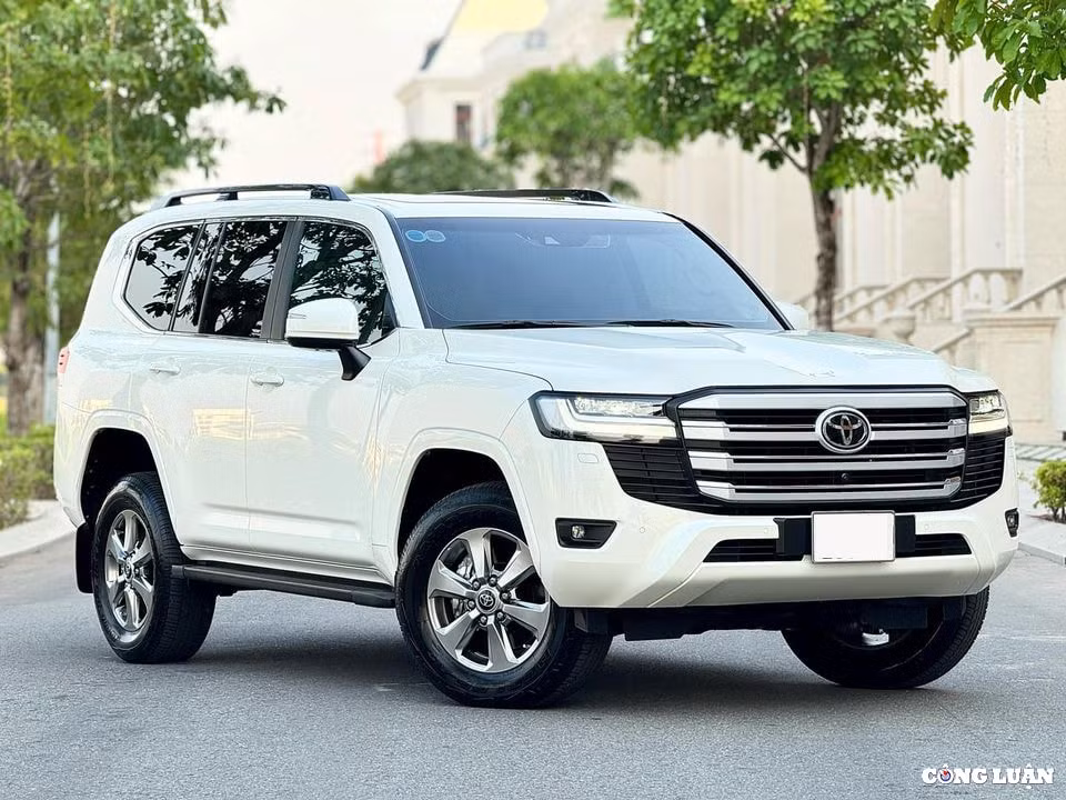 toyota land cruiser 300 va lexus lx600 dong loat trieu hoi tai viet nam hinh 2