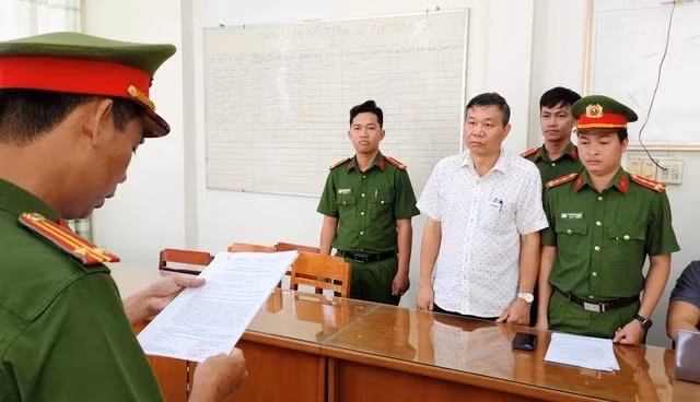 bat tam giam nguyen giam doc ban qlda dau tu xay dung cong trinh giao thong va nong nghiep tinh an giang hinh 1