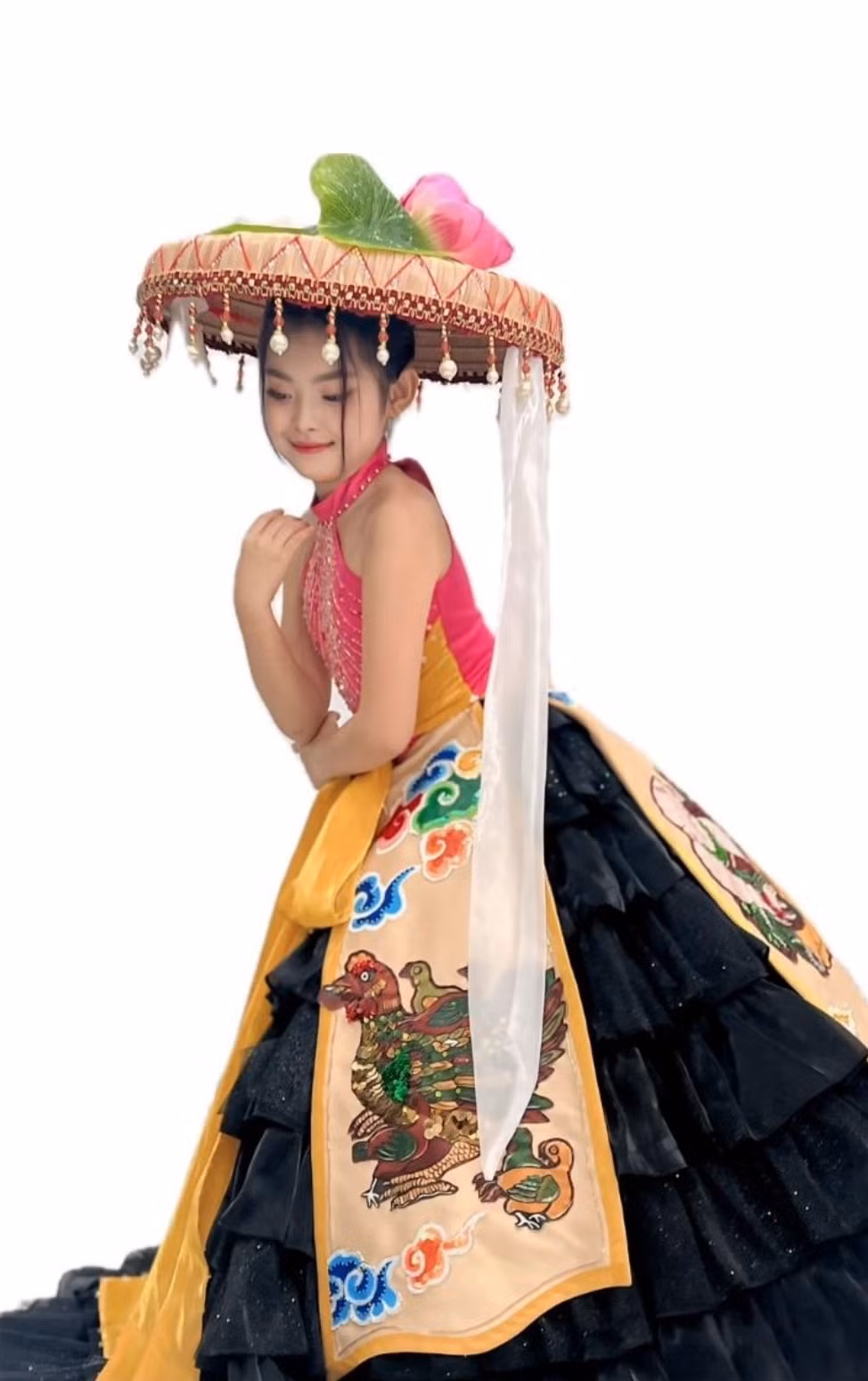 nguyen tran bao linh va nguyen phuong thao dien quoc phuc hoa sac di thi quoc te hinh 4