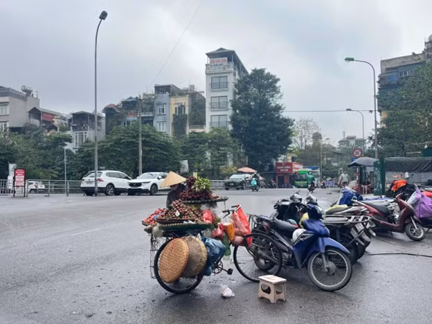 nhot do chin mong phu song day duong pho ha noi gia tang dung dung hinh 1