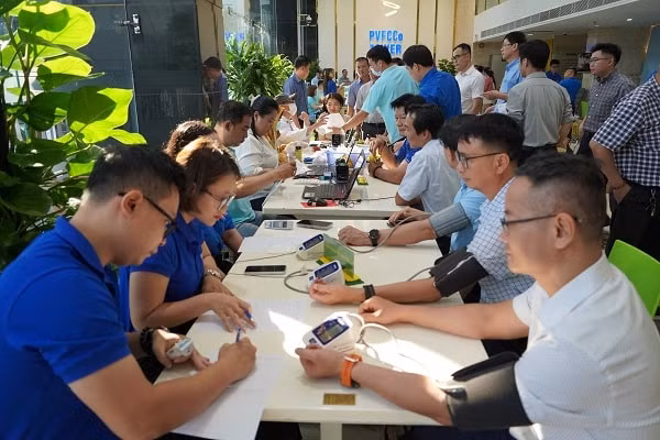 ngay hoi hien mau nhiet huyet nguoi dau khi tai tru so pvfcco hinh 1