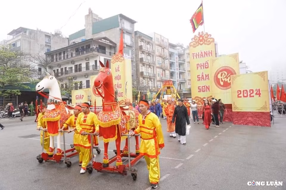 doc dao le hoi cau phuc den doc cuoc sam son nam 2024 hinh 5