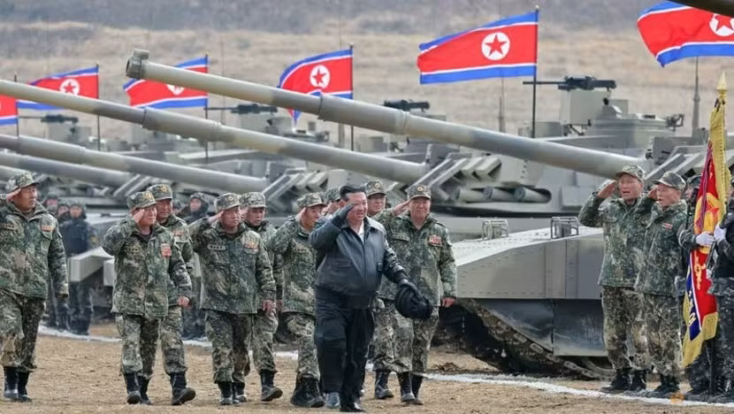 ong kim jong un tham don vi xe tang cua trieu tien keu goi san sang chien dau hinh 1