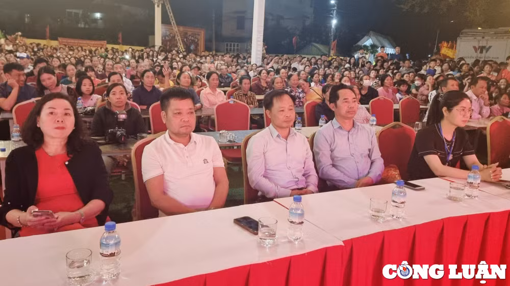 chuong trinh bieu dien nghe thuat vo cheo chuyen ngoai chinh su lam vua hinh 2