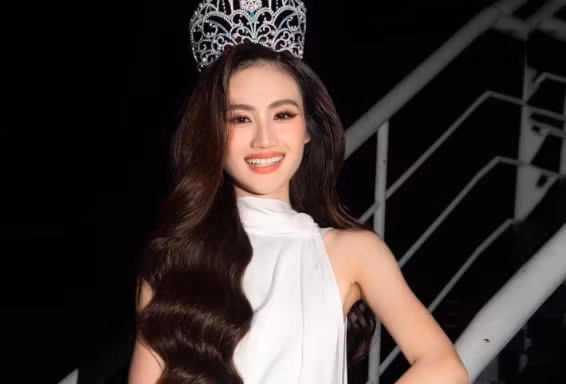 khan gia quoc te nhan xet gi khi hoa hau y nhi tham du miss world hinh 1