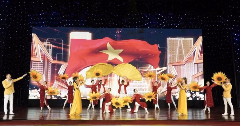 chuong trinh nghe thuat thang 3 hoan ca ky niem 49 nam giai phong da nang hinh 2