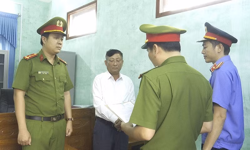bat nguyen chu tich ubnd xa tai quang binh hinh 1