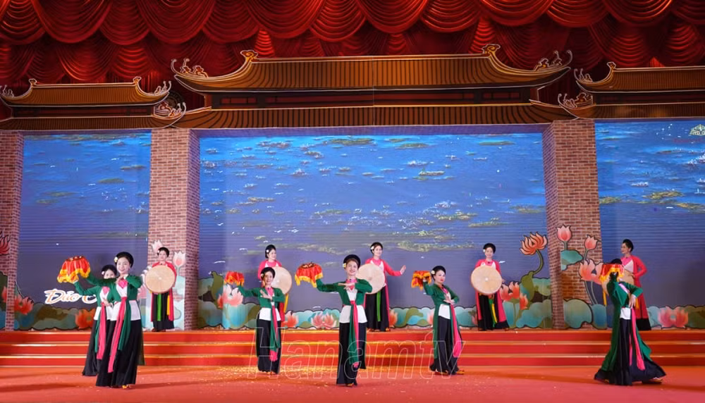 dac sac chuong trinh bieu dien dan gian holi cua nguoi an do tai ha nam hinh 3