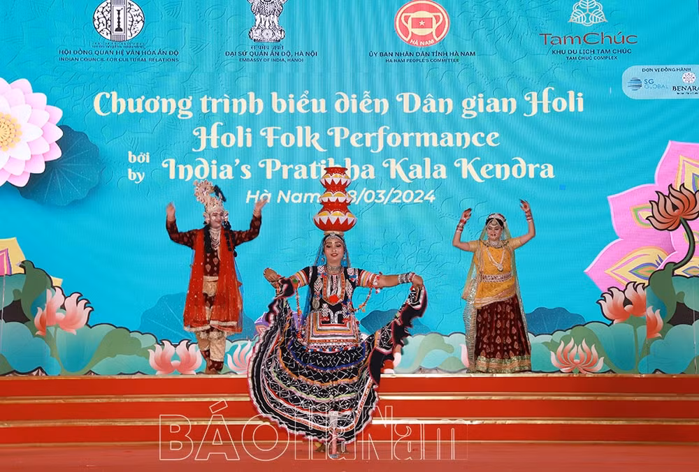 dac sac chuong trinh bieu dien dan gian holi cua nguoi an do tai ha nam hinh 2