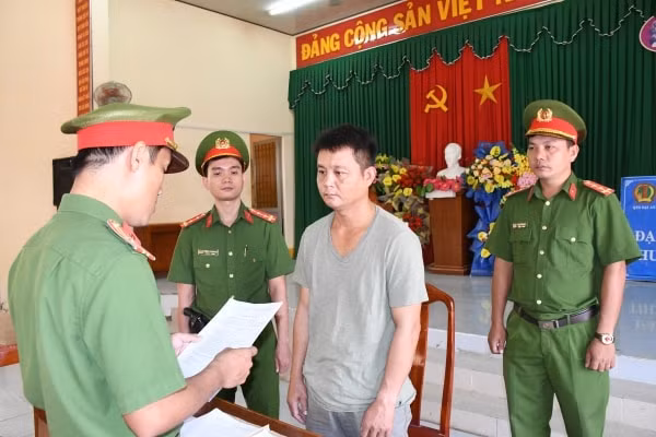 bat tam giam nguyen chu tich hoi dong quan tri va nhan vien quy tin dung lua dao hinh 2
