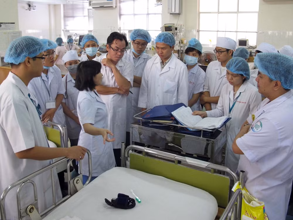 khoi nganh suc khoe dua nhau tuyen sinh bang diem hoc ba uu tien chat luong hay so luong hinh 1