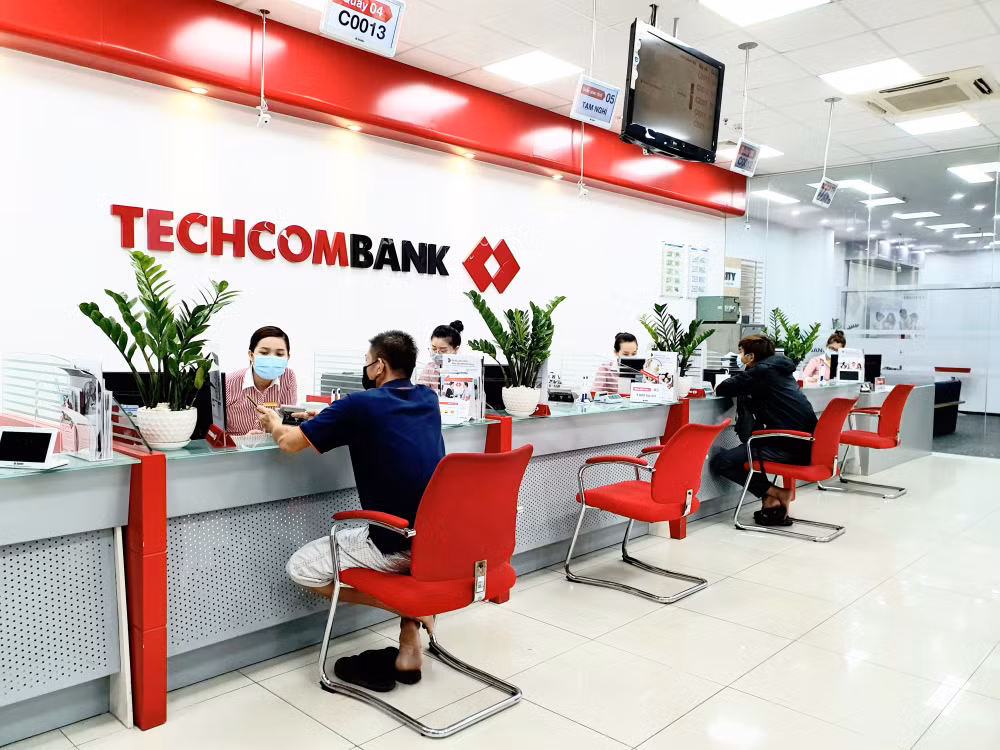 chung khoan 28 3 nha dau tu tranh mua techcombank hinh 1