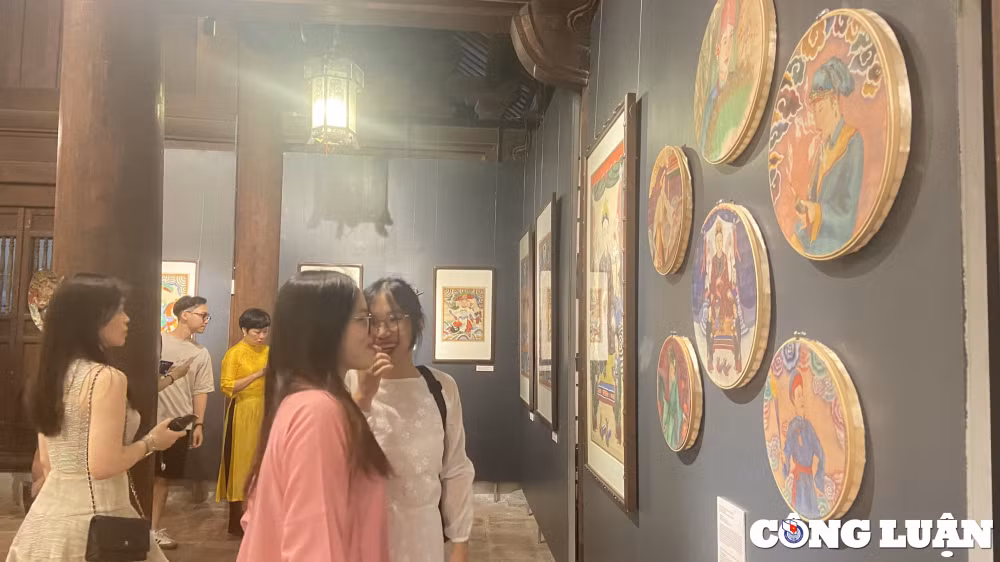 trien lam doi thoai voi dong tranh dan gian hang trong hinh 3