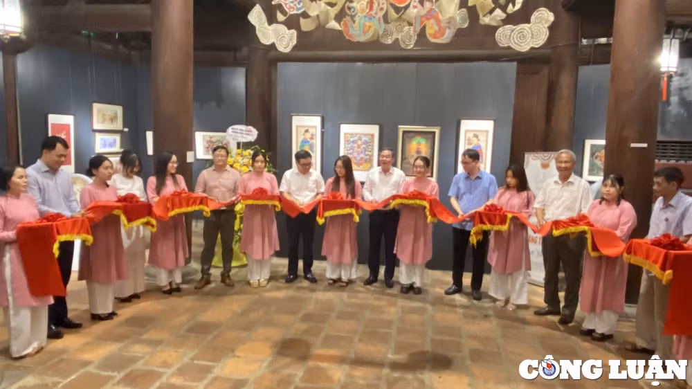 trien lam doi thoai voi dong tranh dan gian hang trong hinh 1