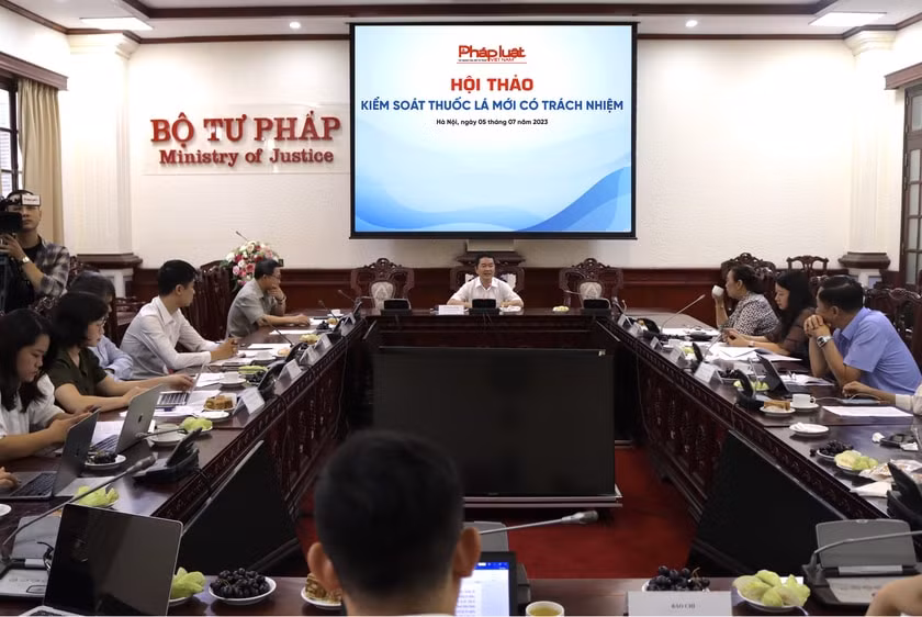 bao phap luat viet nam to chuc hoi thao kiem soat thuoc la moi co trach nhiem hinh 2