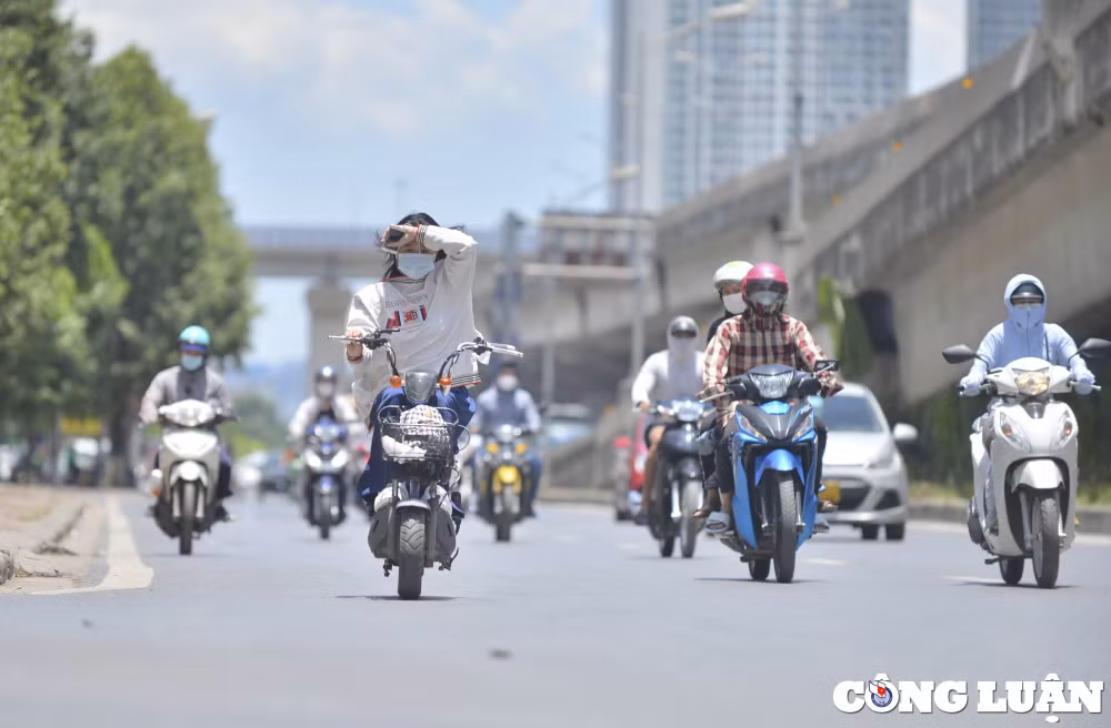 nang nong dinh diem anh huong lon den di lai sinh hoat cua nhieu nguoi dan ha noi hinh 1