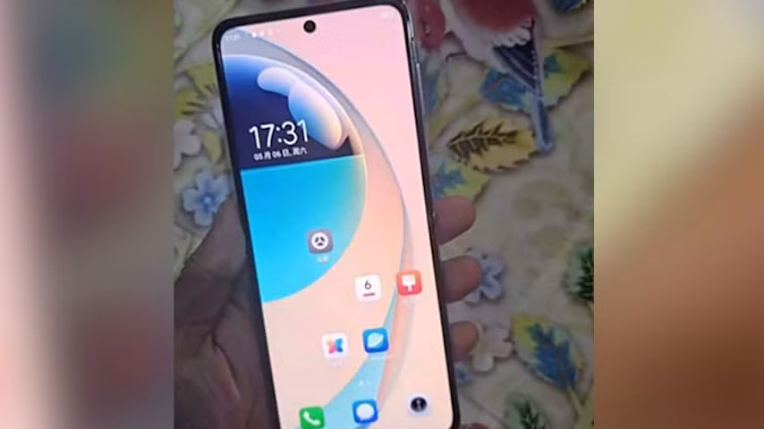 thong tin ban dau ve tecno phantom v flip hinh 4