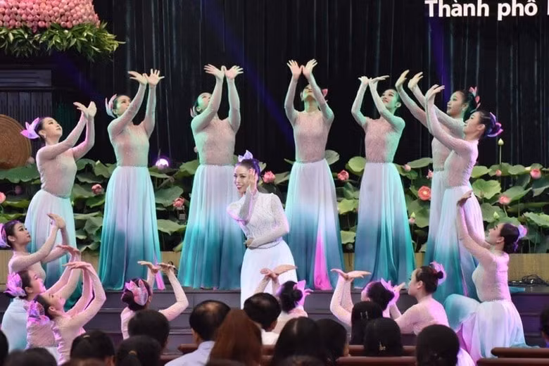 chuong trinh nghe thuat tuong nho tong bi thu le duan hinh 3