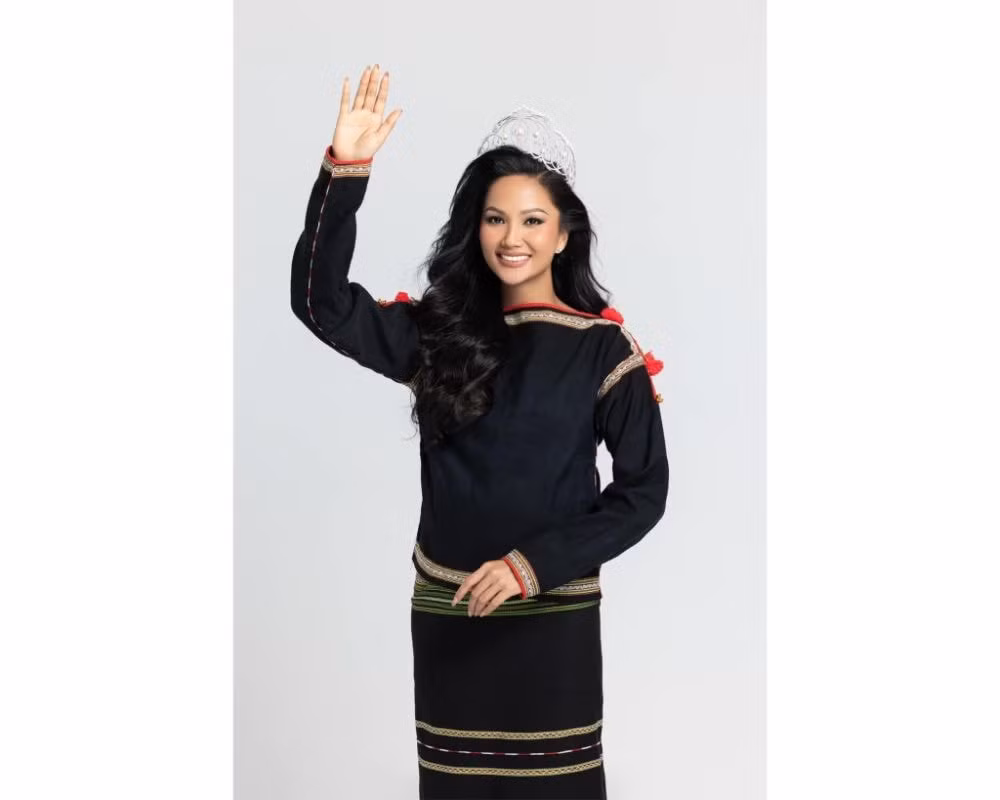 gan 150 nghe sy dinh dam viet lan toa yeu thuong tu hanh trinh vi nu cuoi tre tho 2023 hinh 8