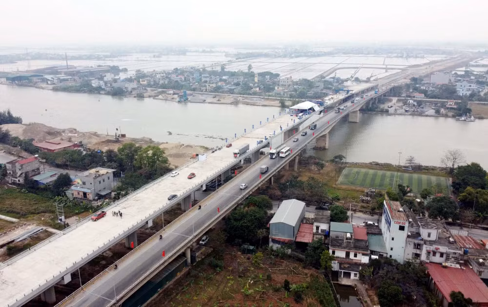 Toàn cảnh cầu Lạc Quần thuộc Dự án xây dựng tuyến đường bộ mới Nam Định - Lạc Quần - Đường bộ ven biển