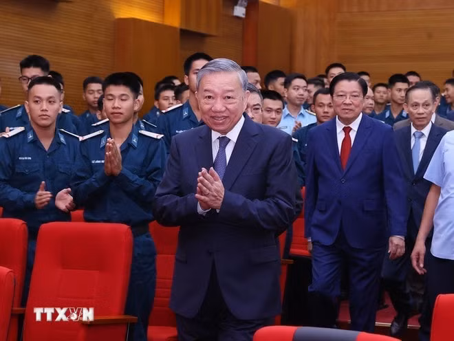 tong-bi-thu-to-lam-du-trien-lam-tong-bi-thu-nguyen-van-linh-cuoc-doi-va-su-nghiep-8120392-14.jpg