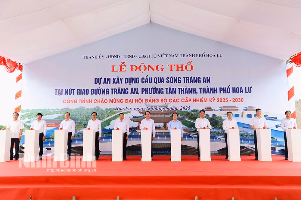 khởi công