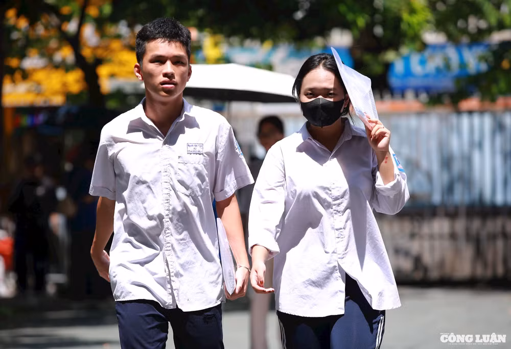 Kỳ thi tốt nghiệp THPT năm 2025 có hơn 50.000 điểm thi trên cả nước. Trong đó, Hà Nội có 233 điểm thi tốt nghiệp trung học phổ thông được đặt tại các trường có cơ sở vật chất tốt, đáp ứng các điều kiện an toàn.