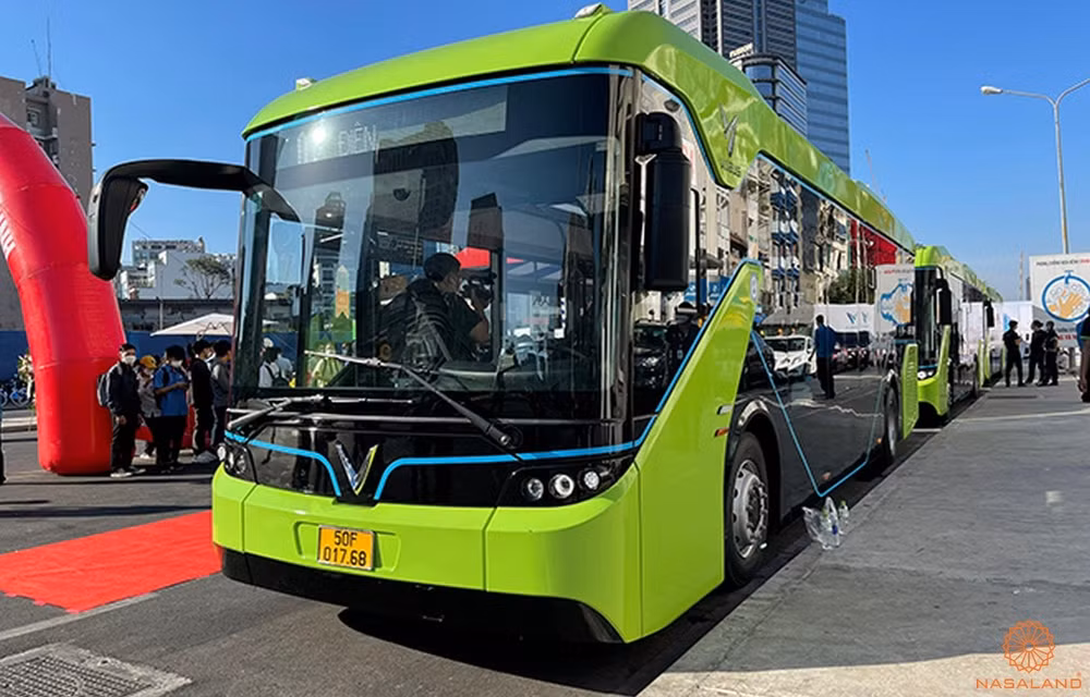 Trải nghiệm đi làm bằng xe buýt điện VinBus tại Vinhomes Grand Park