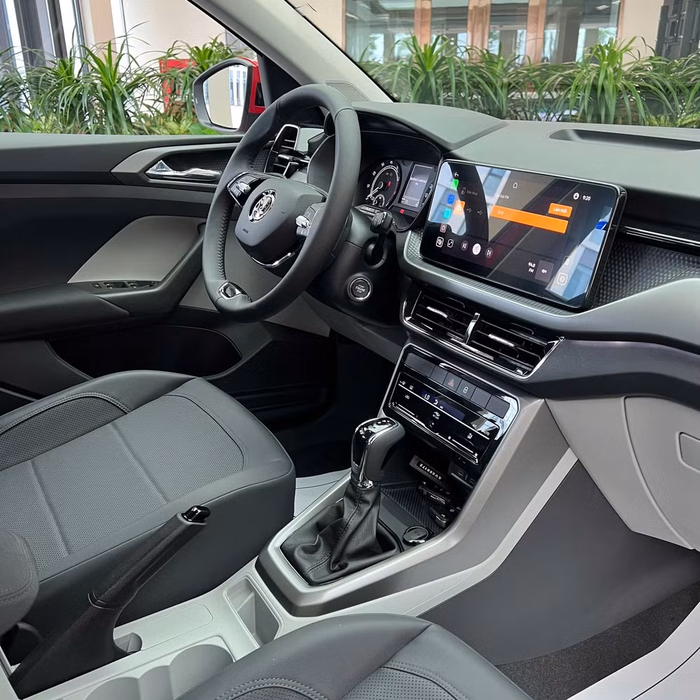 Thiết kế khoang lái trên phiên bản Kushaq Style - Ảnh: Đại lý Skoda
