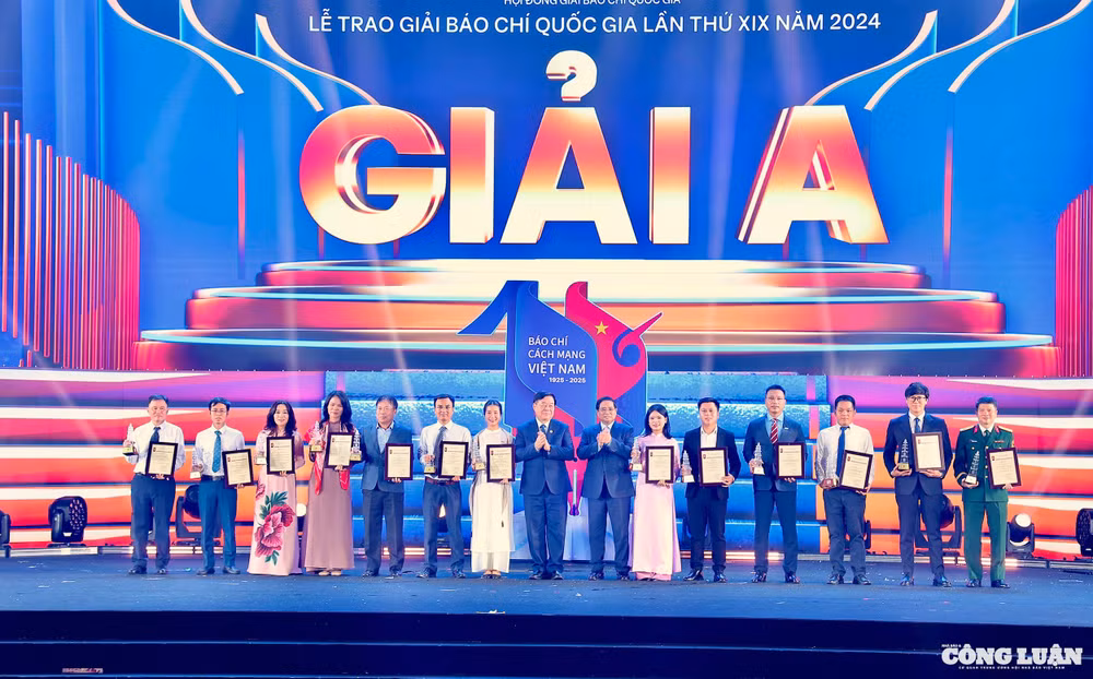 Nhóm tác giả đoạt giải A giải báo chí Quốc gia lần thứ XIX - 2024.